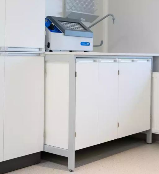 wyposażenie sal szpitalnych